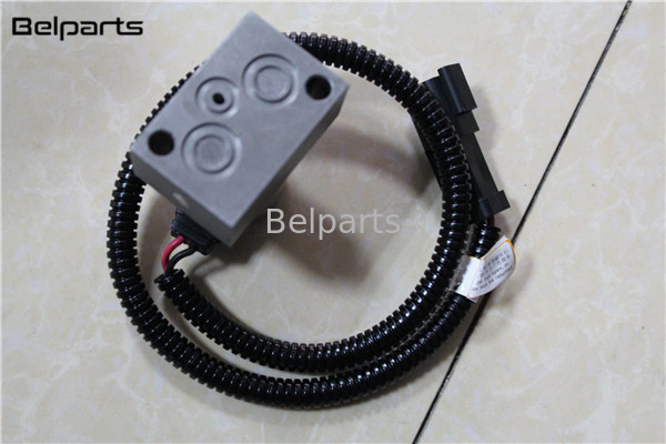 Vanne électromagnétique de Valve 702-21-57400 de pilote de contrôle de pompe de Spare Part Hydraulic d'excavatrice de Belparts pour PC200-8 PC220-8 PC300-8
